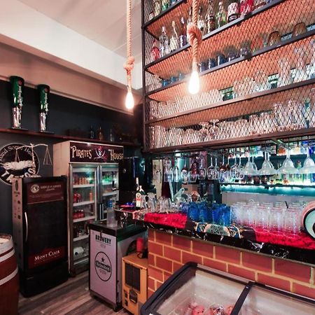 Oyo 1103 Pirates House Hotel Фи Фи Айлънд Екстериор снимка