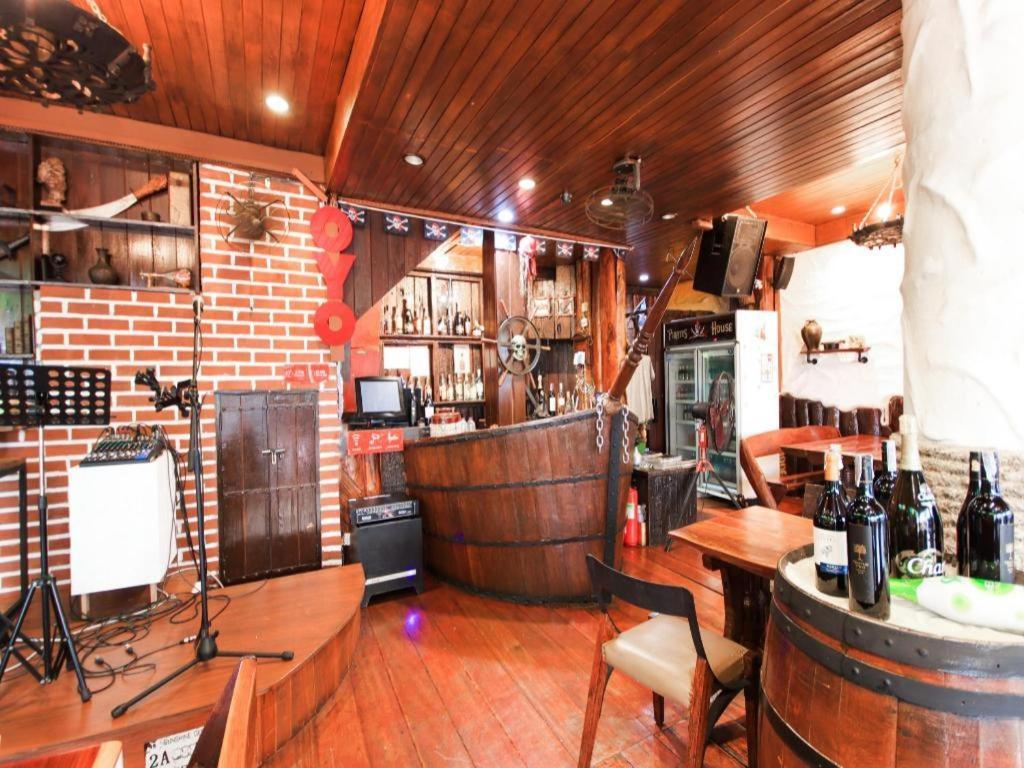 Oyo 1103 Pirates House Hotel Фи Фи Айлънд Екстериор снимка